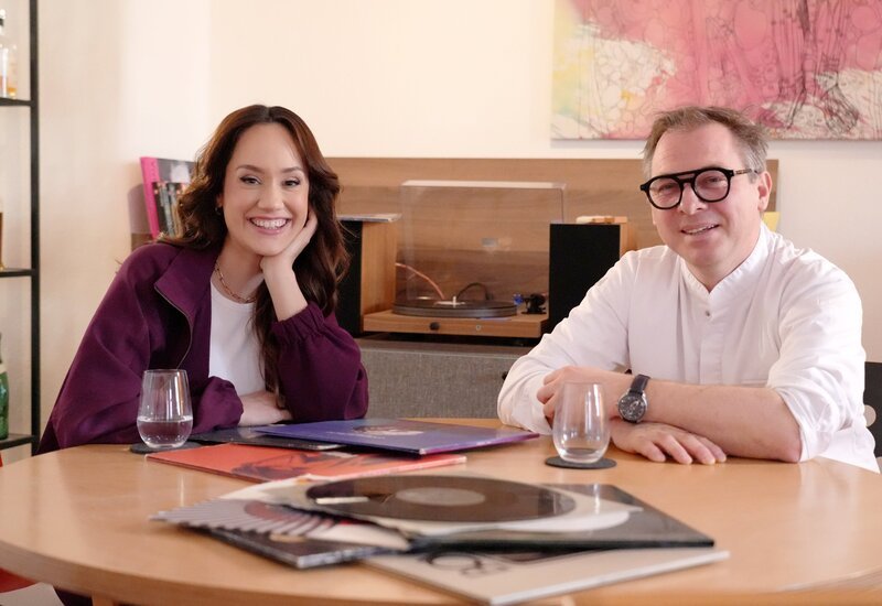 Sasa Schwazjirg mit Koch Max Stiegl – Bild: ORF/​TVfriends