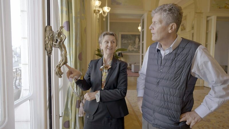 Angelika Le Brun kennt die Geschichte der französischen Botschaft in Wien. – Bild: ORF /​ Clever Contents