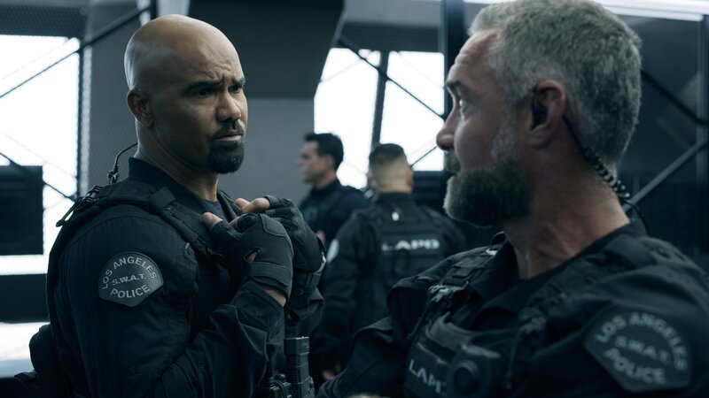 l-r: Sergeant Daniel ‚Hondo‘ Harrelson (Shemar Moore), Sergeant David ‚Deacon‘ Kay (Jay Harrington). – Bild: Screengrab /​ CBS ENTERTAINMENT