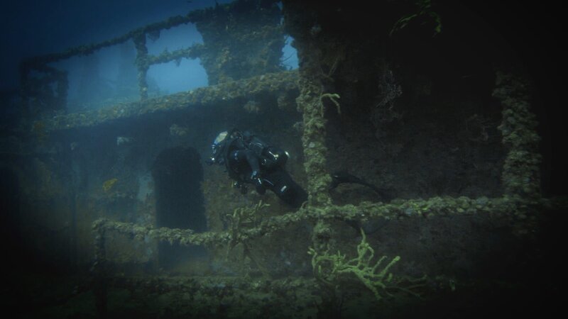 Jeremy Wade diving. – Bild: Warner Bros. Discovery
