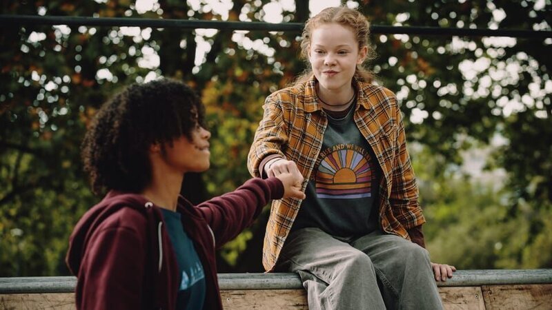 Franzi (Bella Bading) mit Verstärkung auf Mission im Skatepark. – Bild: KiKA/​Die Drei !!! /​ Disney Enterprises, Inc.