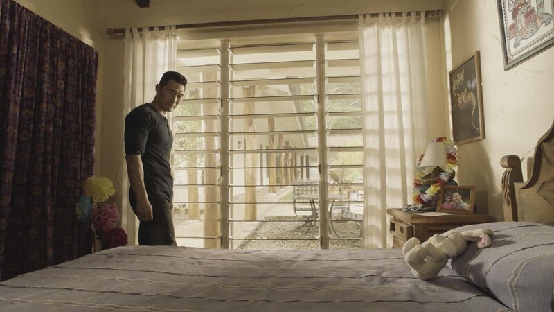 Chin (Daniel Dae Kim) erhält einen beunruhigenden Anruf von Maria Morales: Sara ist auf dem Nachhauseweg von der Schule entführt worden. Das Five-0 Team fliegt sofort nach Mexiko, um die Kleine zu retten. Allerdings entpuppt sich der Fall schwieriger als angenommen … – Bild: CBS Broadcasting, Inc.
