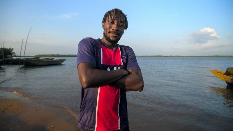 Petit Mpome Unterwasser Sandmining; Afrika von oben – Mensch – Bild: SRF/​ZDF Studios