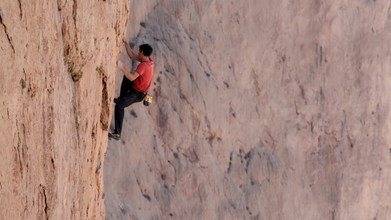 Alex Honnold bereitet sich in Marokko auf sein Abenteuer am El Capitan vor. – Bild: SRF/​NGC NETWORK US, LLC