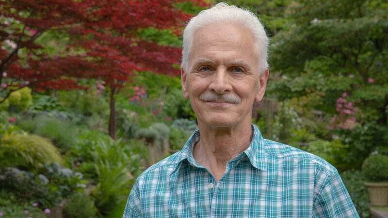 Hinter den Hecken Staffel 3 Folge 1 Klimasurfer Garten in Zürich ZH Herbert Frei in seinem Klimasurfer Garten. – Bild: SRF1