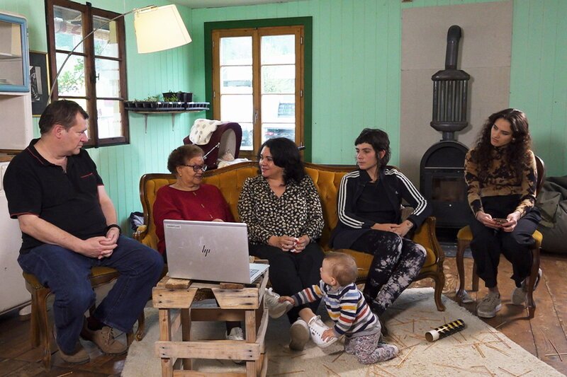 Meine fremde Heimat – Spezial, Angola; v.l.n.r. Daniel Schafroth, Eugénia Moura da Silva, Angela Schafroth, Melanies Sohn Juri, Melanie Schafroth, Elodie Schafroth – Bild: SRF1