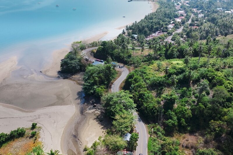 Der Trans Sulawesi Highway ist eine der schönsten Strassen Indonesiens. – Bild: SRF/​Autentic/​Sven Jaax