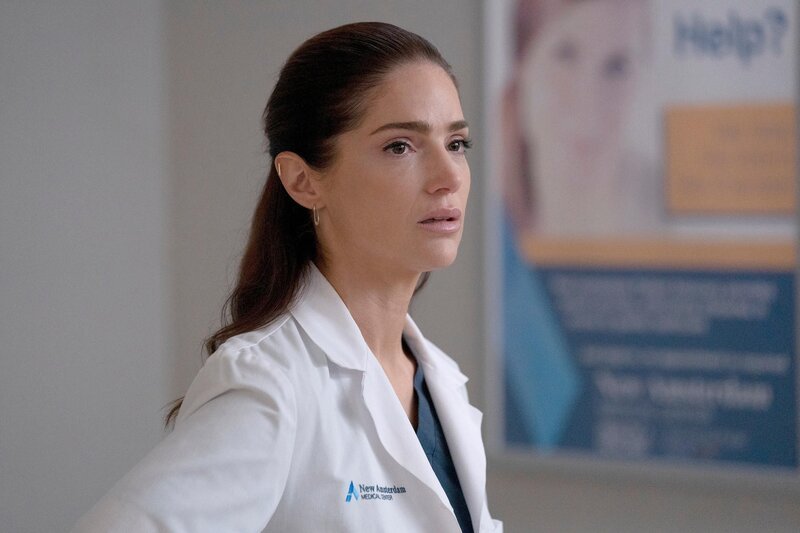Dr. Lauren Bloom (Janet Montgomery) +++ Die Verwendung des sendungsbezogenen Materials ist nur mit dem Hinweis und Verlinkung auf RTL+ gestattet. – Bild: RTL /​ 2022 Universal Television LLC