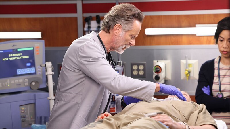 Chicago Med Staffel 8 Folge 7 Er versorgt einen besonderen Patienten: Steven Weber als Dr. Dean Archer – Bild: SRF/​NBC Universal