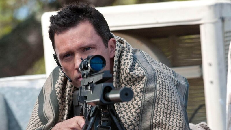 Im Hafen von Miami wird Waffenhandel in großem Stil geführt. Michael Westen (Jeffrey Donovan) greift ein. – Bild: RTL /​ USA Network