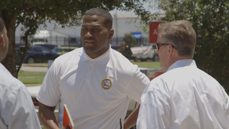 Detective Jermaine Rogers (M.) – Bild: RTL /​ A&E Networks, LLC