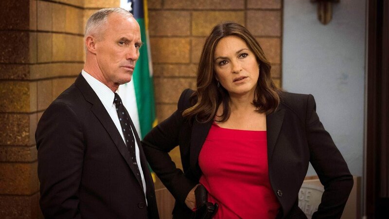 Capt. Ed Tucker (Robert John Burke), Lieutenant Olivia Benson (Mariska Hargitay) – Bild: RTL /​ NBC Studios