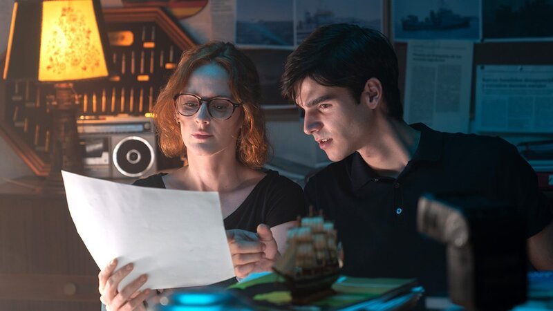 Álex Ventura (Álvaro Mel) und Lucía Vallarta (Ana Polvorosa). – Bild: telefónica audiovisual digital s.l.u