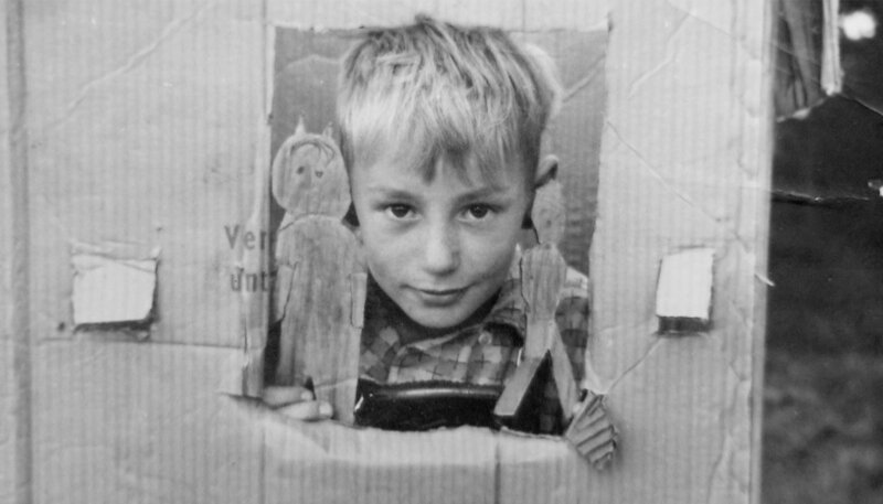 Jan van der Weppen wuchs auf Amrum auf. Heute gehört ihm dort das legendäre Lokal „Blaue Maus“. – Bild: NDR/​Michelsen