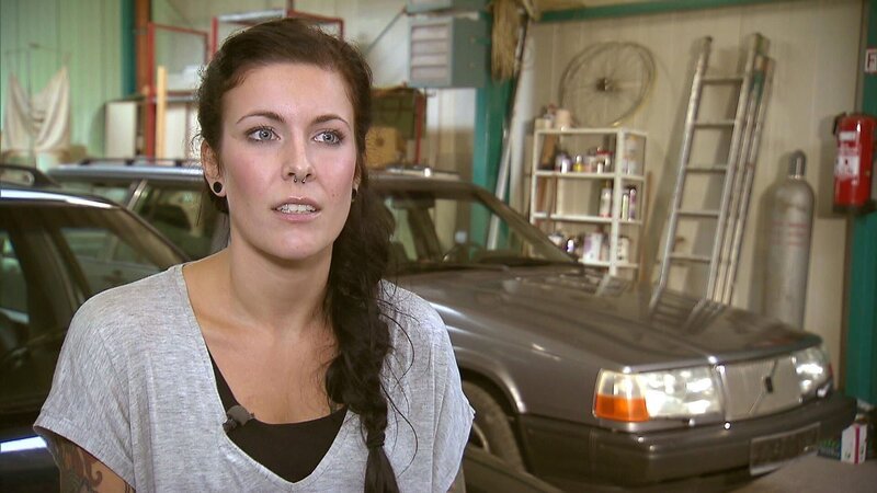 Tagtäglich wird Barbara schmerzhaft an den Verlust ihres Ehemanns erinnert. Durch seine Sammelleidenschaft haben sich vor seinem Tod Unmengen an Trödel angehäuft. Trödelprofi Otto Schulte soll helfen. Bild: Eva – Bild: Good Times /​ RTL II