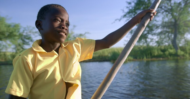 Surfer Mikey February bezwingt die stehende Welle auf dem Sambesi, Sambia. – Bild: BBC Studios, BR /​ BBC Studios/​BR