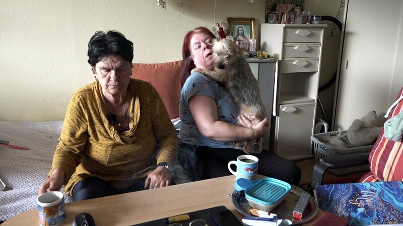 Nach drei Monaten Funkstille kommt es endlich zur großen Aussprache zwischen Regina (li.) und Pamela. Werden die beiden Freundinnen wieder zueinander finden? – Bild: RTLZWEI