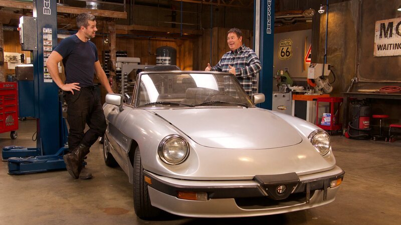 Ant Anstead and Mike Brewer with Alfa Romeo in Workshop. – Bild: Discovery Communications