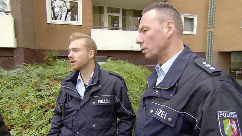 Zwei Polizisten – Bild: RTL