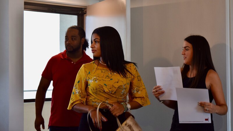 ROBERT and ANNY tour apartment rentals. – Bild: Discovery Communications, LLC