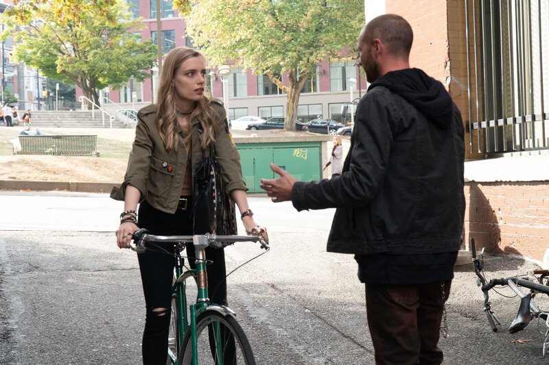 Claire Wilkes (Anja Savcic, l.) – Bild: 2018 Farmersville Productions, Inc. All Rights Reserved. Lizenzbild frei