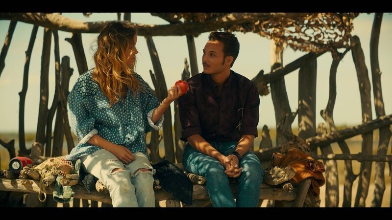 Charly (Marysole Fertard, l.) und Paco (Thibault Mollica, r.) öffnen sich einander und zeigen, wie stark ihre freundschaftliche Bindung gewachsen ist. Dann nimmt das Gespräch eine unerwartete Wendung. – Bild: ZDF