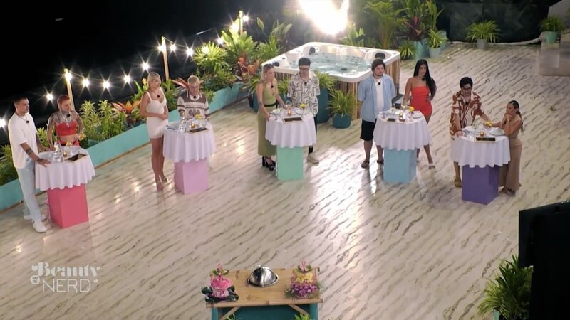 Person: Max Bornmann; Sarah; Laura; Sammy; Julia; Hai; Aaron; Elsa; Darius; Maria; – Bild: Joyn