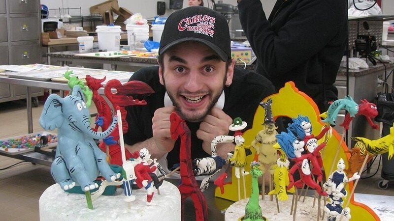 Ralph poses with Dr. Seuss characters. – Bild: Discovery