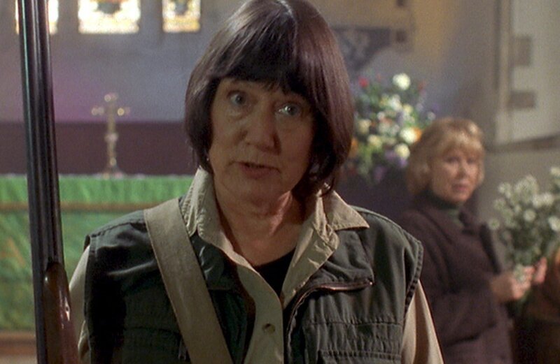 Hannah Harrington (Gillian Barge, v.l.) und Victoria Bartlett (Wendy Craig, h.r.) verstehen unter „Gemeindearbeit“ grundsätzlich andere Dinge. – Bild: ZDF und All3Media