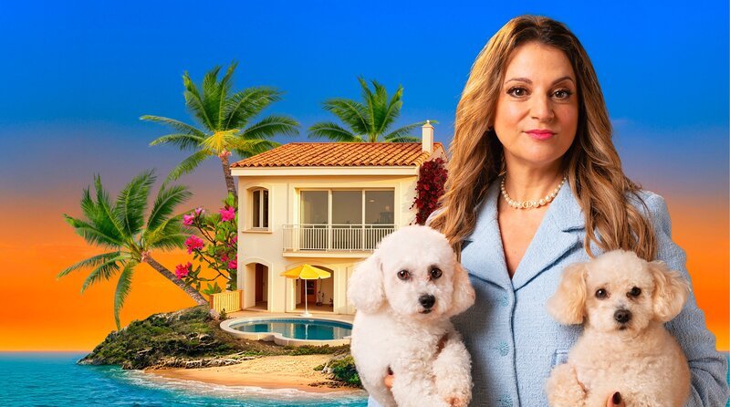 Rossitza arbeitet als Immobilienmaklerin auf der Urlaubsinsel Mallorca. Bildcollage mit Insel und Luxusanwesen mit Palmen im Hintergrund. – Keyvisual Folge – Bild: SWR/​Christian Mader