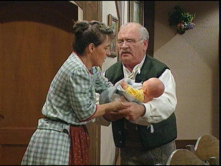 L-R: Philomena, Magd (Gerda Steiner), Zacharias Dullinger (Peter Steiner) – Bild: Heimatkanal