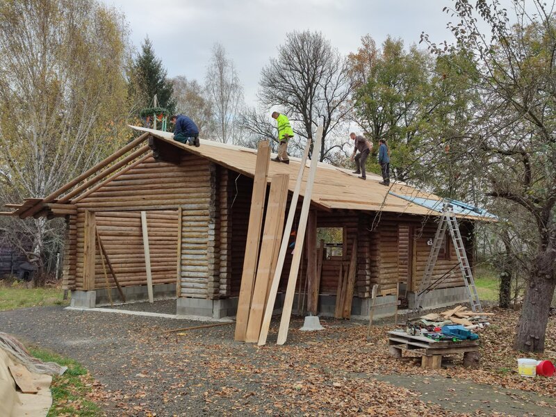 Holz als zirkulärer Baustoff - Wiederaufbau einer Blockhütte in Zittau. – Bild: ZDF und Christine Schädler
