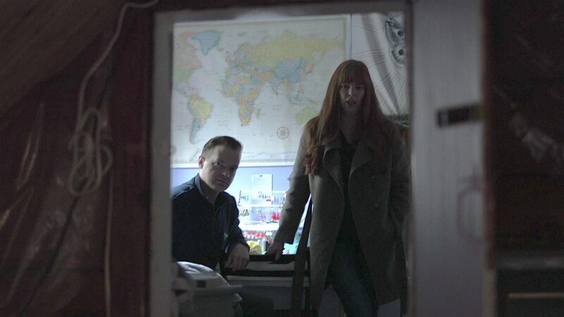 Amy Bruni (rechts), Adam Berry (links) – Bild: Warner Bros. Discovery, Inc.