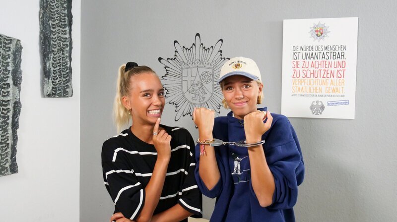 Verbrechen aufgeklärt! Lisa und Lena bei der Kriminalpolizei – Bild: SWR/​tvision