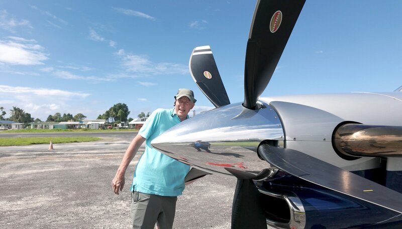 Tausende Kilometer muss die einmotorige Propellermaschine von Dierk Reuther ohne Zwischenlandung bewältigen. – Bild: phoenix/​ZDF/​Brian Dentz/​Toby Marshal