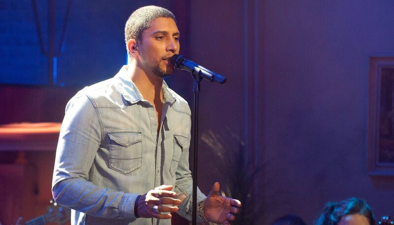 Kurt Krömer lädt ins Berliner Ensemble zur neuen Staffel der „Krömer – Late Night Show“. – Gast der Sendung ist der Sing-Songwriter Andreas Bourani – Bild: rbb/​Max Kohr