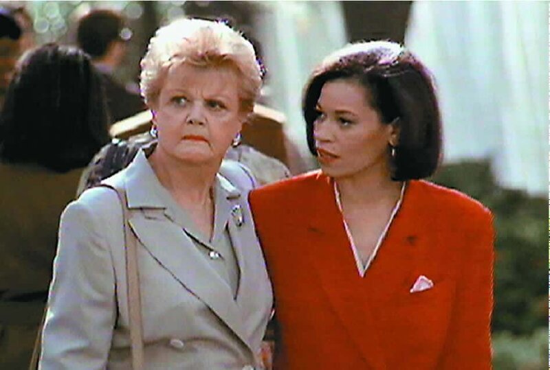 L-R: Jessica Fletcher (Angela Lansbury) und Maude Gillis (Kate Mulgrew) – Bild: Sat.1 Gold
