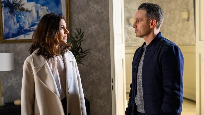 Gabriella (Bianca Hein) fordert von Kilian (Marc Dumitru) Gerechtigkeit. – Bild: RTL