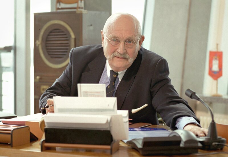 Ferdinand Hansen (Rolf Hoppe) hütet ein Geheimnis. – Bild: ARD Degeto/​Roger Nolan