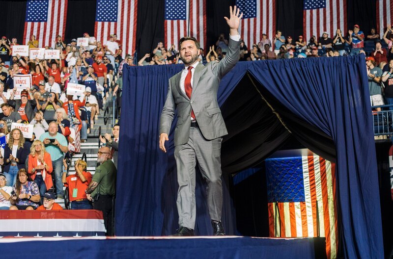 SÜDWESTRUNDFUNK J.D. Vance (AT) – Der Mann nach Trump JD Vance in Youngstown, Ohio am 17. September 2022 © SWR/Getty Images, honorarfrei – Verwendung gemäß der AGB im engen inhaltlichen, redaktionellen Zusammenhang mit genannter SWR-Sendung und bei Nennung „Bild: SWR/Getty Images“ (S2+). SWR Presse/Bildkommunikation, Baden-Baden, Tel: 07221/929–23876, foto@swr.de – Bild: SWR/Getty Images / SWR Presse/Bildkommunikation SÜDWESTRUNDFUNK J.D. Vance (AT) – Der Mann nach Trump JD Vance in Youngstown, Ohio am 17. September 2022 © SWR/Getty Images, honorarfrei – Verwendung gemäß der AGB im engen inhaltlichen, redaktionellen Zusammenhang mit genannter SWR-Sendung und bei Nennung „Bild: SWR/Getty Images“ (S2+). SWR Presse/Bildkommunikation, Baden-Baden, Tel: 07221/929–23876, foto@swr.de – Bild: SWR/Getty Images / SWR Presse/Bildkommunikation