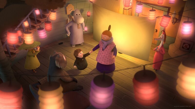 Die Freunde der Mumins machen für Toffel eine kleine Aufführung. – Bild: ZDF/​Moomin Characters/​Gutsy Animations 2019