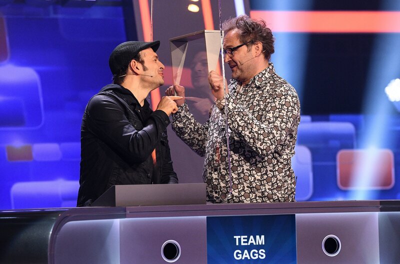 Die Kandidaten des Teams „Gags“: Die Comedians Kaya Yanar (l.) und Paul Panzer (r.). – Bild: ARD/​Uwe Ernst