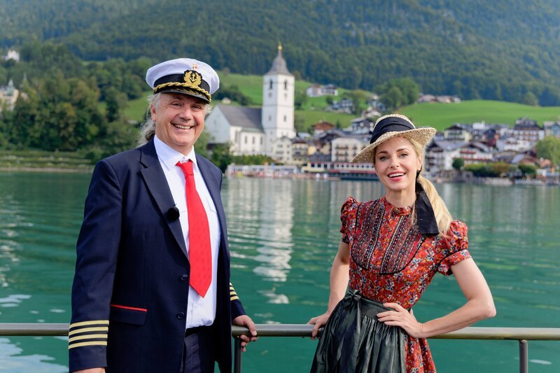 Kapitän Mario Mischelin und Silvia Schneider, Schiff Kaiser Franz Josef I, Wolfgangsee. – Bild: ORF/​Silvia Schneider GmbH/​Juraj Melicher