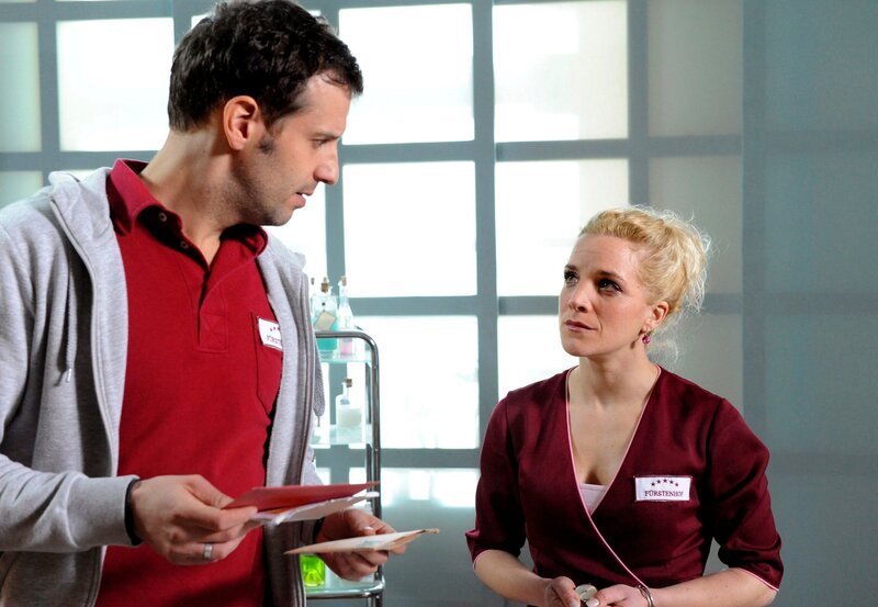 ARD STURM DER LIEBE FOLGE 1271, am Donnerstag (31.03.11) um 15:10 Uhr im ERSTEN. Tanja (Judith Hildebrandt, r.) befürchtet, dass sich Nils’ (Florian Stadler, l.) Vater etwas antun könnte. – Bild: ARD/​Ann Paur