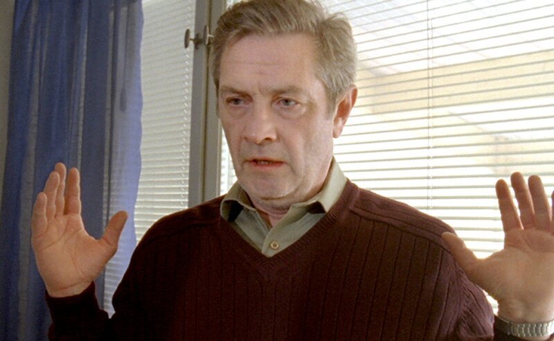 Johan Karlsson (Allan Svensson) hat ein Geheimnis. – Bild: ARD Degeto/​Lars Høgsted