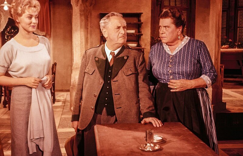 Marianne Hold (Helga), Hans Moser (Kilian), Annie Rosar (Therese). – Bild: ORF