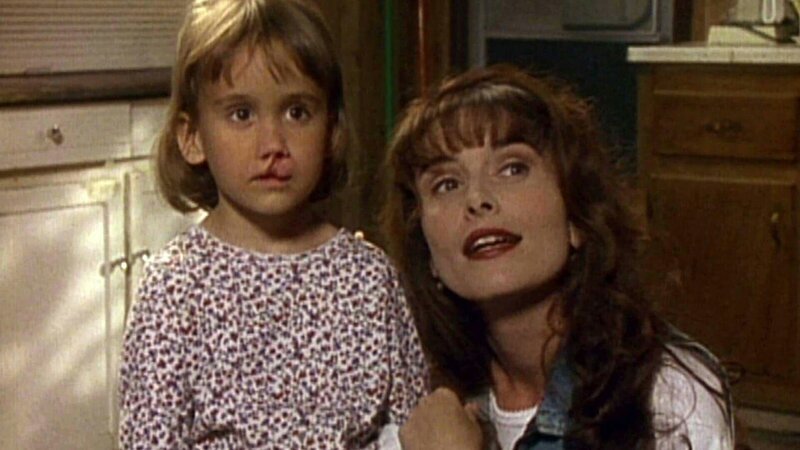 Monica (Roma Downey) versucht zu helfen – Bild: Bibel TV