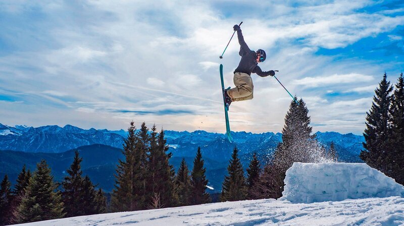 Simon Koslowski auf dem Brauneck. Weiteres Bildmaterial finden Sie unter www.br-foto.de. – Bild: BR/Simon Grünewald Simon Koslowski auf dem Brauneck. Weiteres Bildmaterial finden Sie unter www.br-foto.de. – Bild: BR/Simon Grünewald