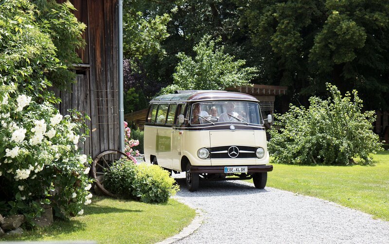 Seit nunmehr 10 Jahren ist der Bus mit den Landfrauen in Bayern unterwegs. – Bild: BR/​Anne-Sophie Deiß