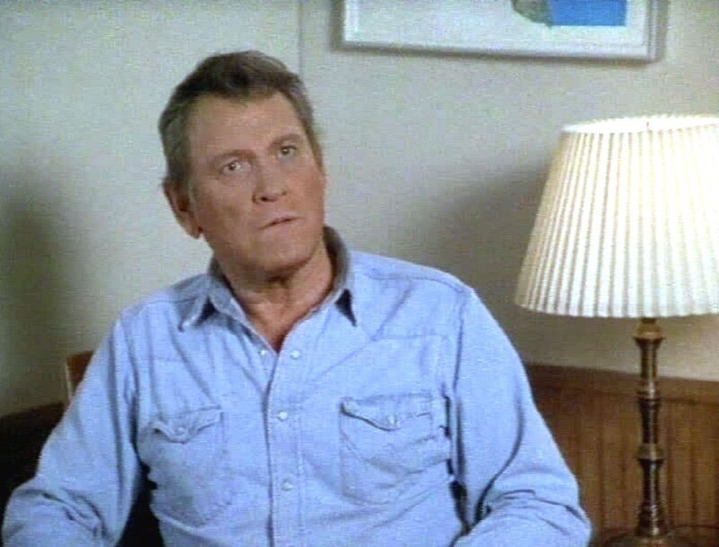 Wayne Platte (Earl Holliman) ist schockiert. Er ist in seinem LKW überfallen und niedergeschlagen worden und nun ist die ganze Fracht verschwunden. – Bild: Sat.1 Gold